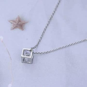 316鋼飾&times;魔方晶鑽&times;鎖骨項鍊&times;金色.avif