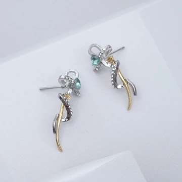 十字纏繞晶鑽&times;U型耳骨夾.avif