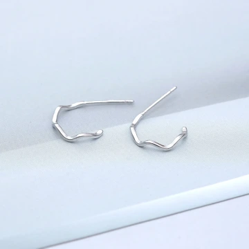 925銀針&times;波浪線條&times;耳針.avif