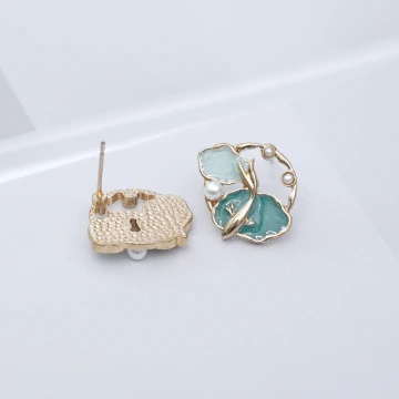 水藍海星貝殼&times;不對稱蚊香盤U型耳夾.avif