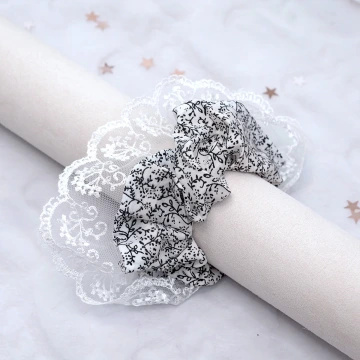 甜美藍花刺繡&times;大腸髮束.avif